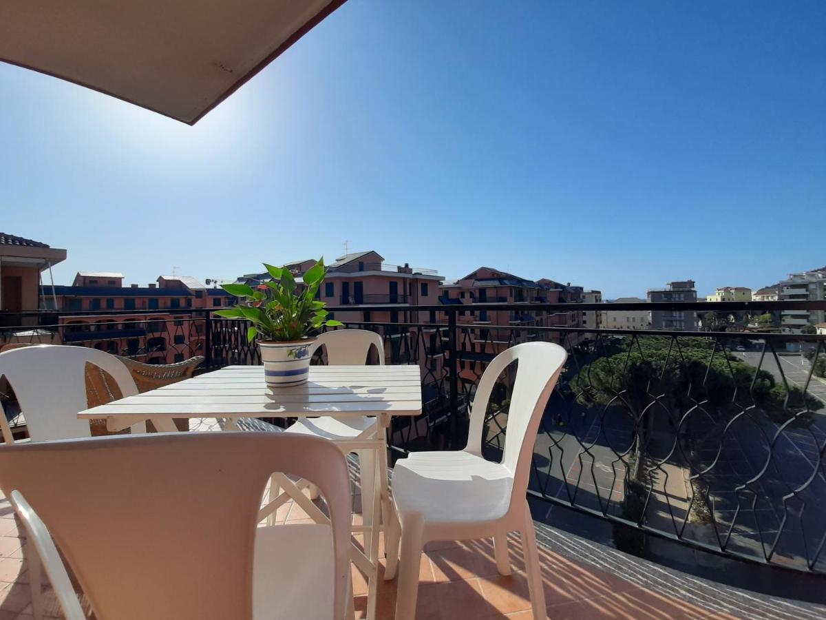 Nel Blu Apartment Marina dʼMarina dʼAndora Bagian luar foto